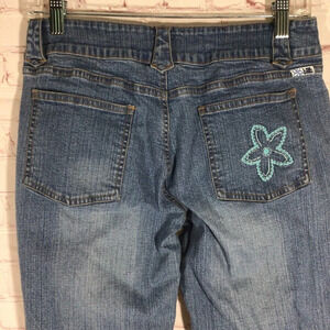 TILT Stretch Medium Wash Blue Denim Capris - Size 7